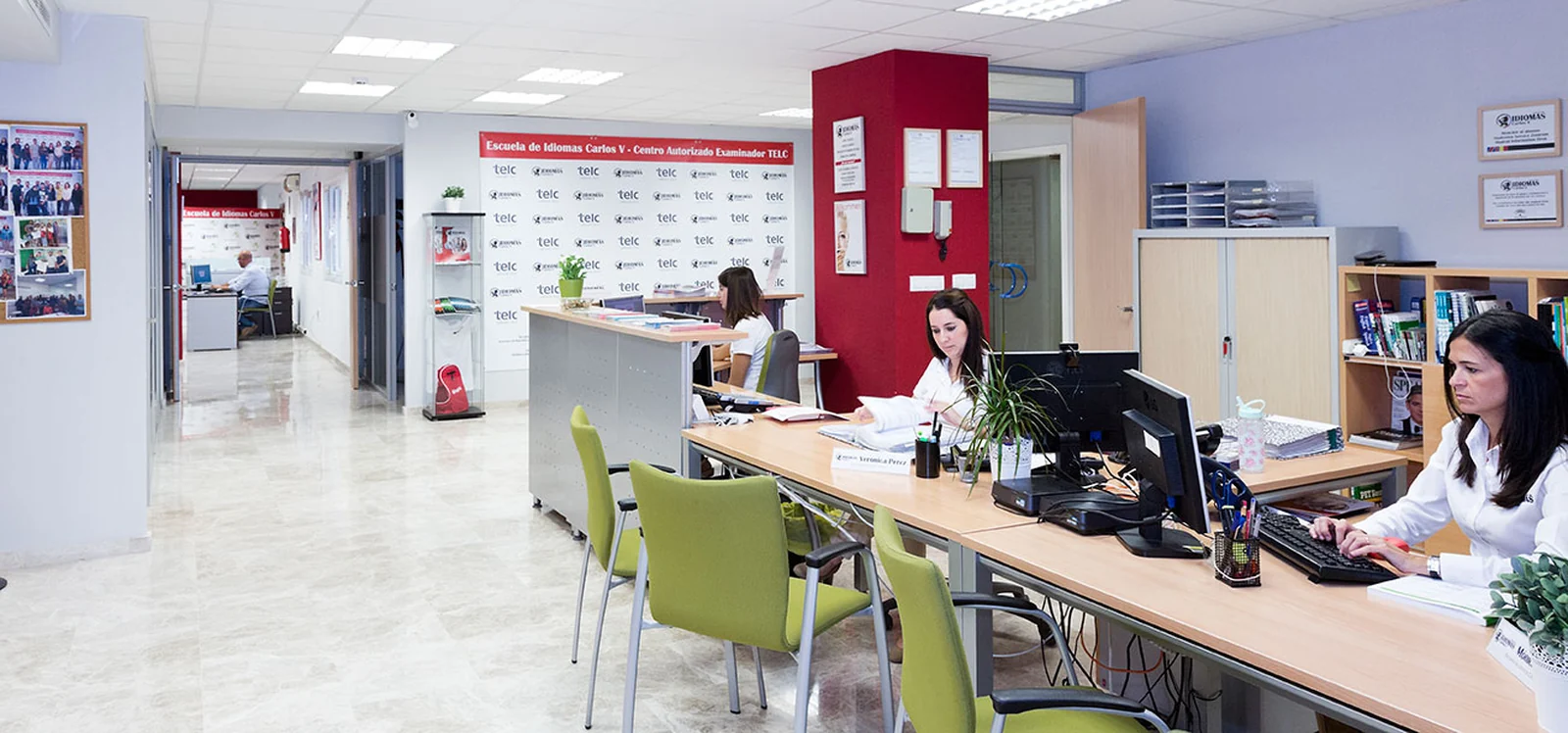 Recepción de una academia de idiomas